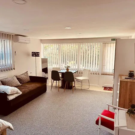 Studio Apartman Iovia Place Ludbreg Exterior photo