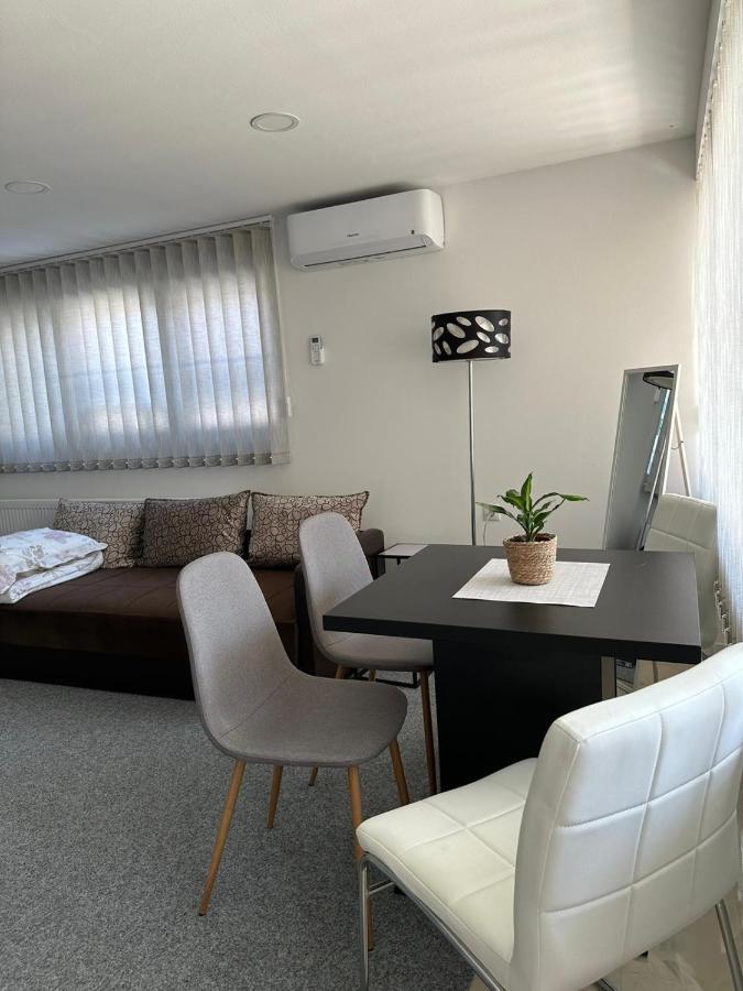 Iovia Place Apartment